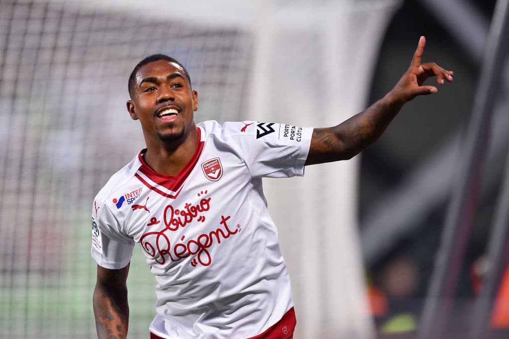 Barcelona, según medios españoles, trabaja para concretar la contratación del volante brasileño Malcom, jugador del Bordeaux de Francia que tenía muy cerca Roma.