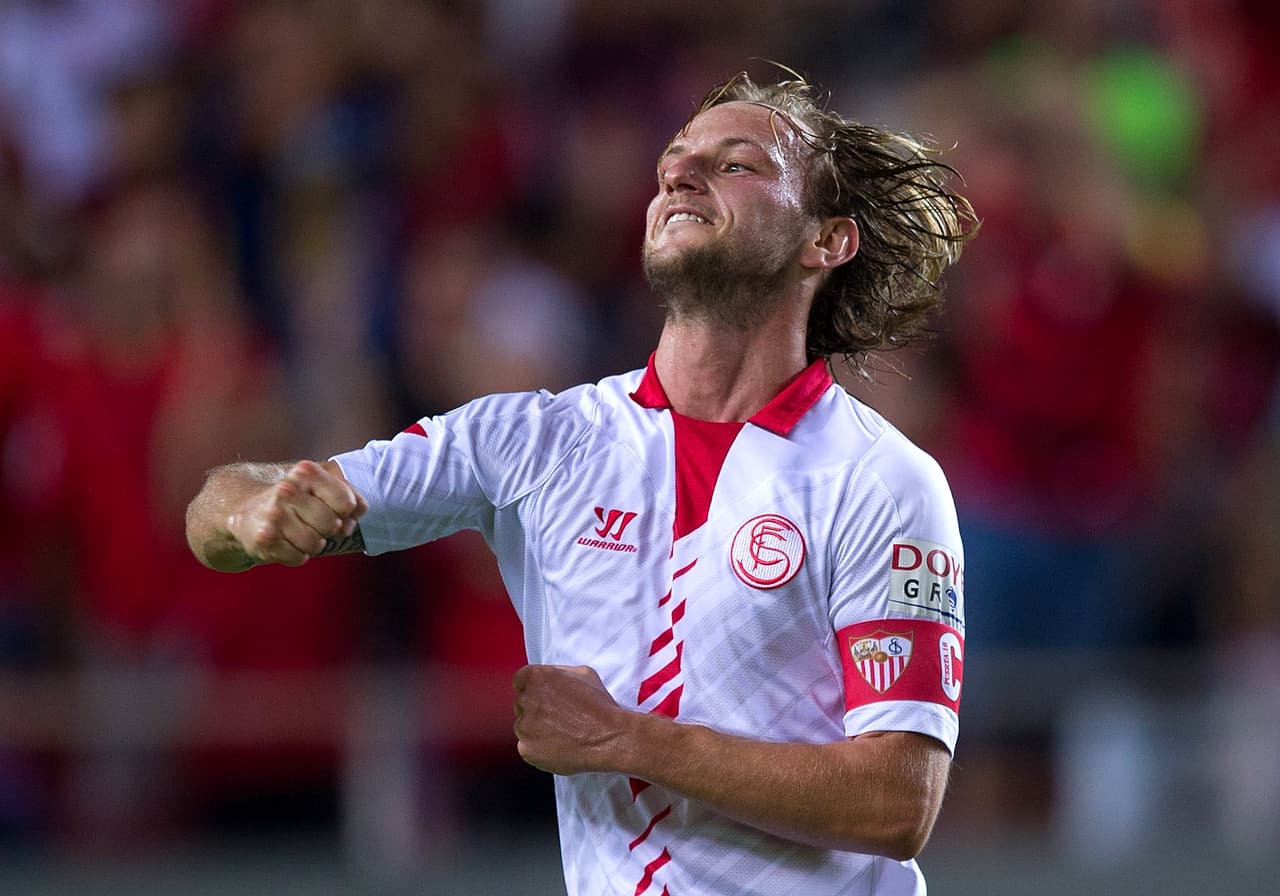 Sin embargo, fue Rakitic el que tomó el protagonismo en Sevilla al punto de convertirse en capitán y posterior bicampeón de la Europa League, en el mejor momento del club.