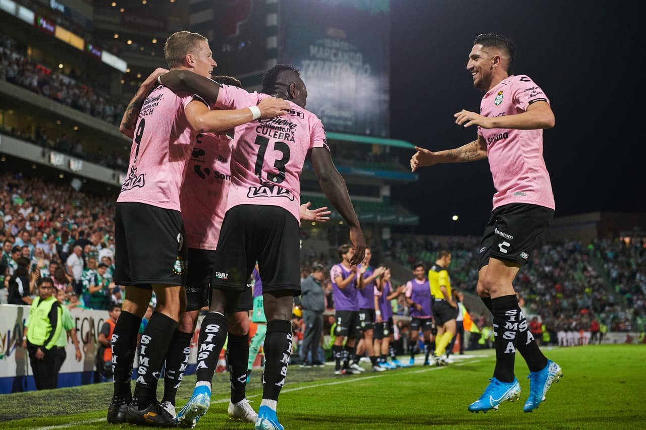 Santos Laguna recuperó el liderato del futbol mexicano tras golear 4-1 a Tijuana.