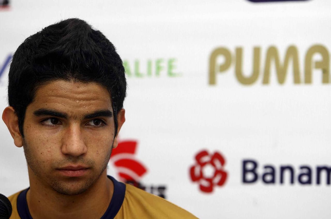 Por sus características,
<b>De Buen competía el puesto en Pumas con el argentino Martín Romagnoli, ídolo del club auriazul.</b>