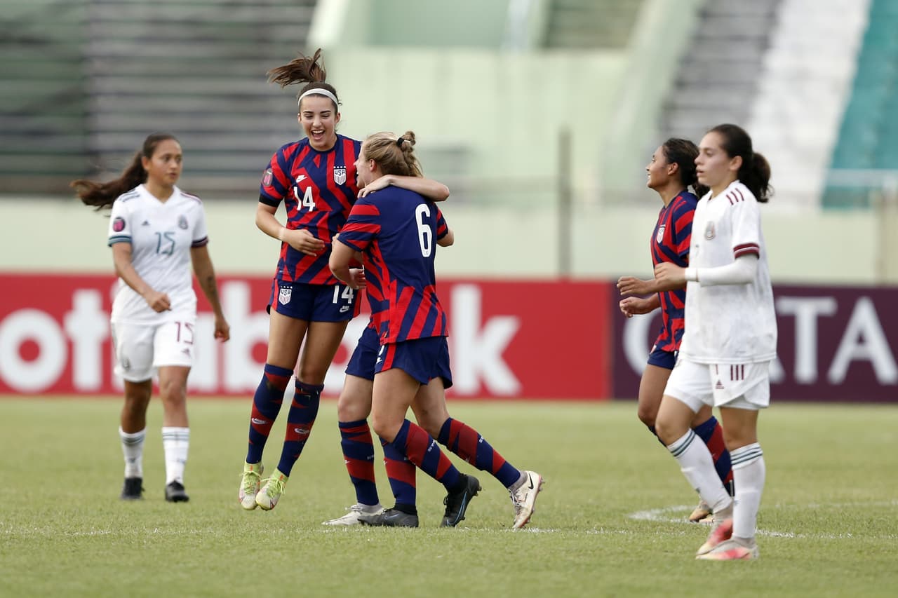 A minutos del descanso, los Estados Unidos encontraron el 2-0 por medio de Talia DellaPeruta, tanto que terminaría siendo el definitivo del título.