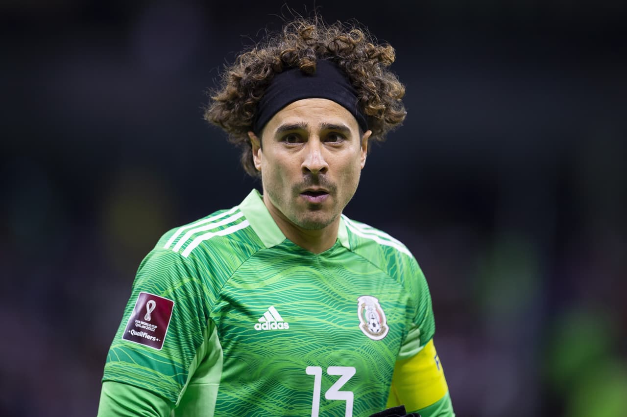 México selló su pase al Mundial con una victoria sobre El Salvador, gracias a los goles de Uriel Antuna y Raúl Jiménez.