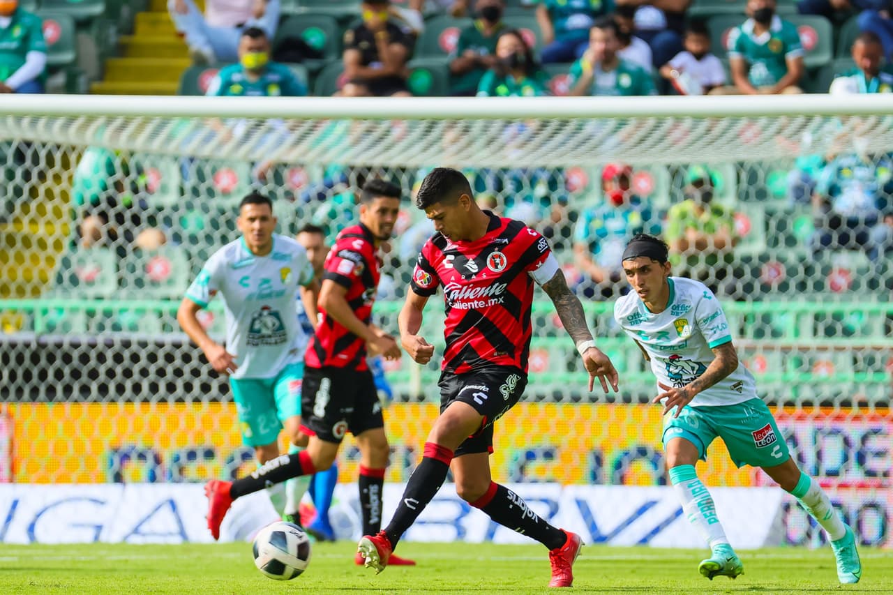 William Tesillo y Ángel Mena son los encargados de batir a Benny Díaz para darle la victoria a León 2-1 sobre Tijuana.