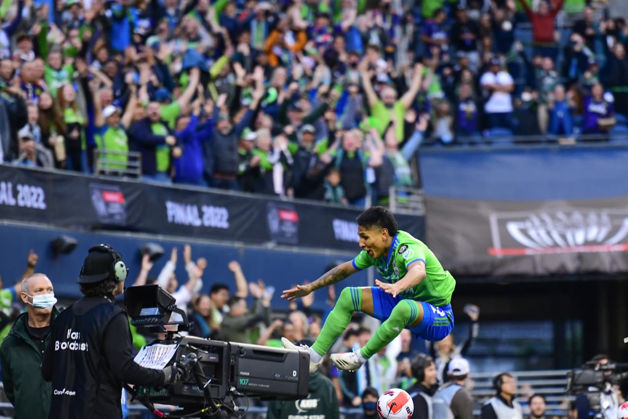 Seattle Sounders fue ampliamente superior a Pumas y se impuso con un doblete de Raúl Ruidíaz y otro tanto de Nicolás Lodeiro.