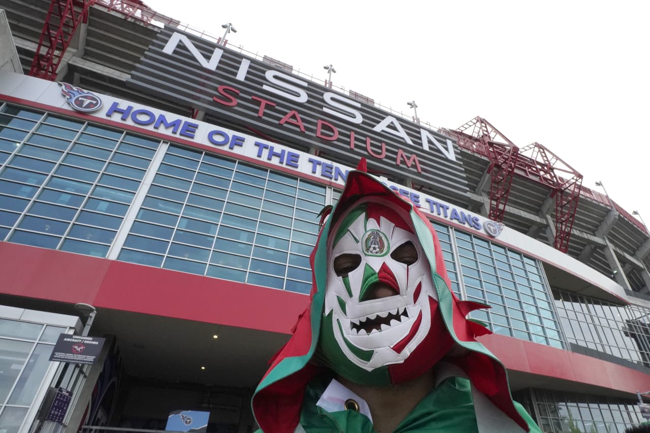 A minutos del pitazo inicial, aficionados de México y Panamá toman sus asientos para disfrutar de 90 minutos de futbol.