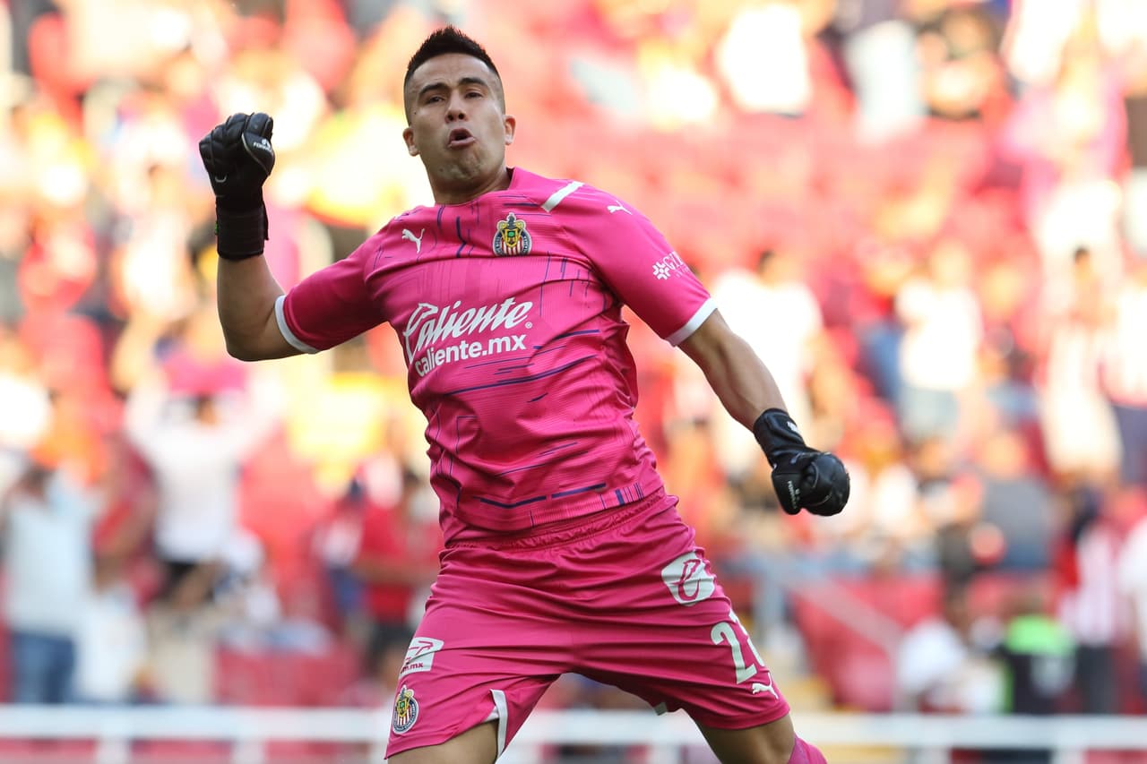 Miguel Jiménez cumplió al detener los embates de Pumas.