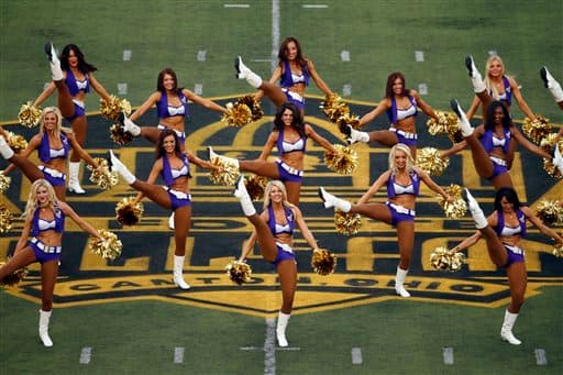 Por fin las bellezas del emparrillado están de vuelta. Checa las mejores tomas de las Vikings en el juego del Salón de la Fama que abrió la pretemporada.