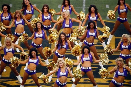 Por fin las bellezas del emparrillado están de vuelta. Checa las mejores tomas de las Vikings en el juego del Salón de la Fama que abrió la pretemporada.