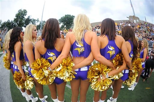 Por fin las bellezas del emparrillado están de vuelta. Checa las mejores tomas de las Vikings en el juego del Salón de la Fama que abrió la pretemporada.