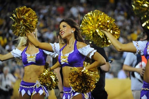 Por fin las bellezas del emparrillado están de vuelta. Checa las mejores tomas de las Vikings en el juego del Salón de la Fama que abrió la pretemporada.