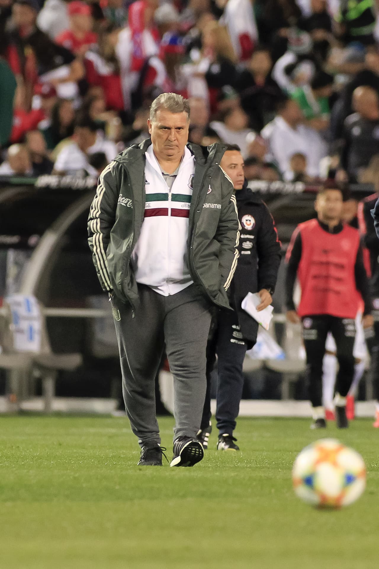 Gerardo Martino presentó una alineación combinada entre juventud y experiencia, el Tri mostró un nivel bastante aceptable y debutó con triunfo contundente en su primer ensayo.