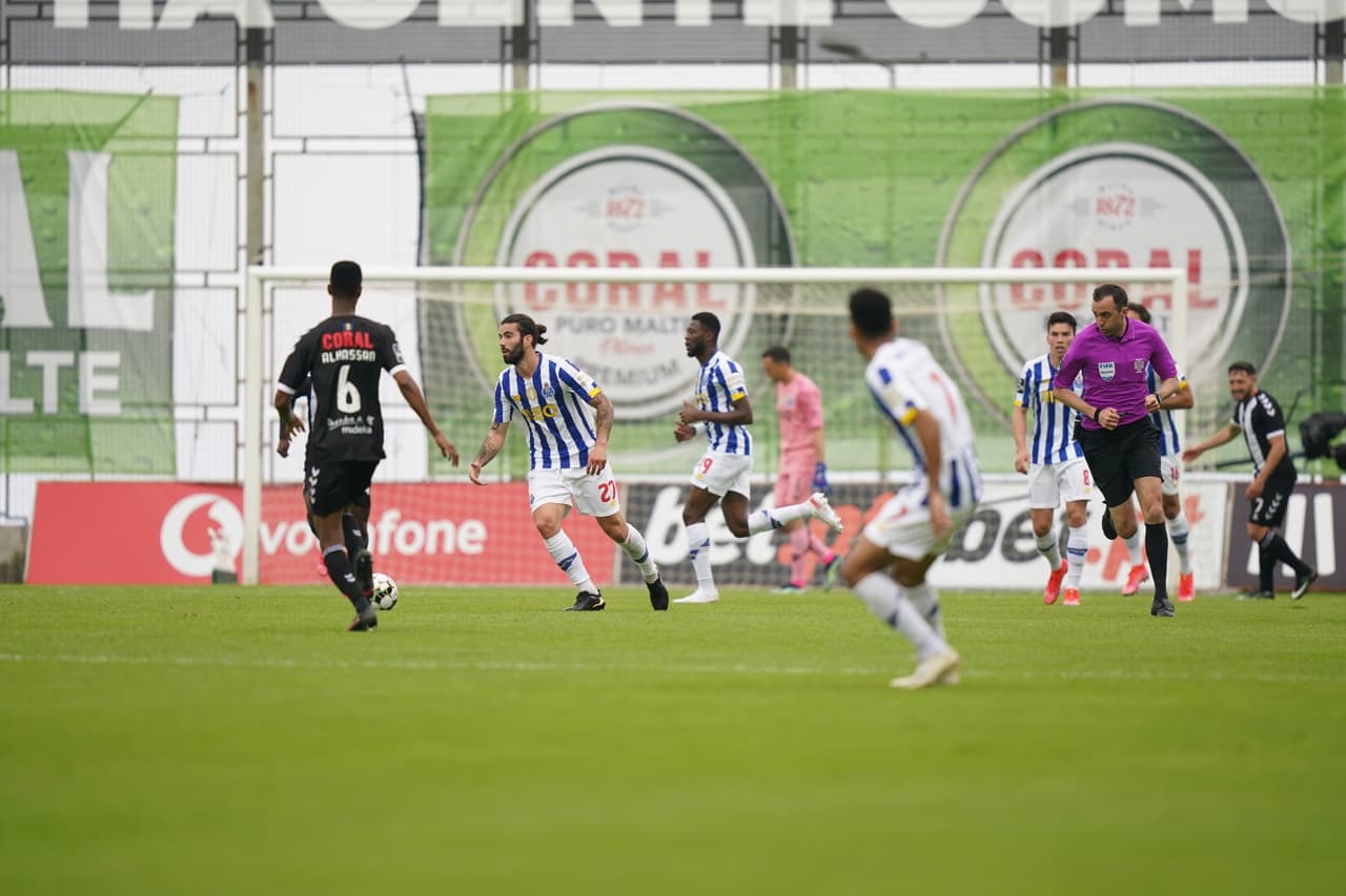 Porto se impone ante CD Nacional con marcador de 1-0 en la Primeira Liga. El gol fue por parte de Mehdi Taremi al minuto 20, quien ha sido goleador en los últimos tres encuentros de los 'Dragones Azules'. La escuadra del mexicano Jesús 'Tecatio' Corona sigue ocupando la segunda posición dentro de la liga portuguesa.