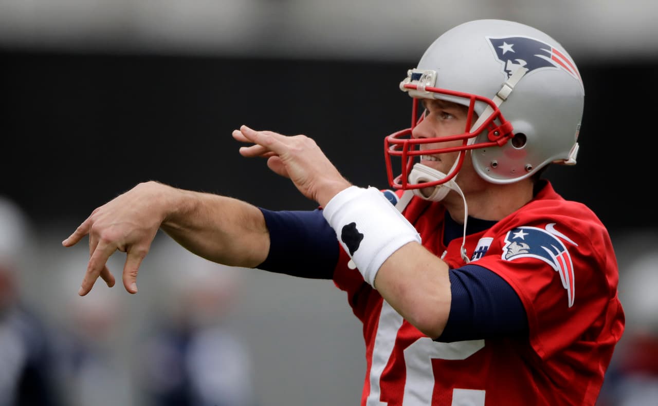 Ryan se impuso holgadamente, 25-10. También superó al quarterback de Green Bay, Aaron Rodgers, 15 votos y medio contra 11 por el laurel al mejor jugador ofensivo.