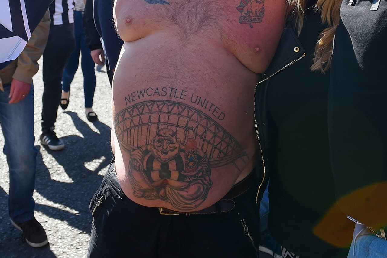 Los fanáticos en el mundo quisieron rendir un homenaje a sus países, equipos o jugadores favoritos por medio de tatuajes. Algunos más grandes y coloridos, con rostros de las figuras y escudos representativos son una muestra del cariño que alrededor del mundo expresan los hinchas del fútbol.