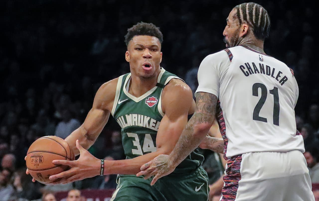 Milwaukee Bucks siguen siendo el número uno del Ranking, pues su estrella sigue dando números increíbles. Giannis Antetokounmpo, en una semana anotó 98 puntos en menos de 82 minutos. La defensa ha permanecido firme, pues han detenido a 11 de sus 15 oponentes.