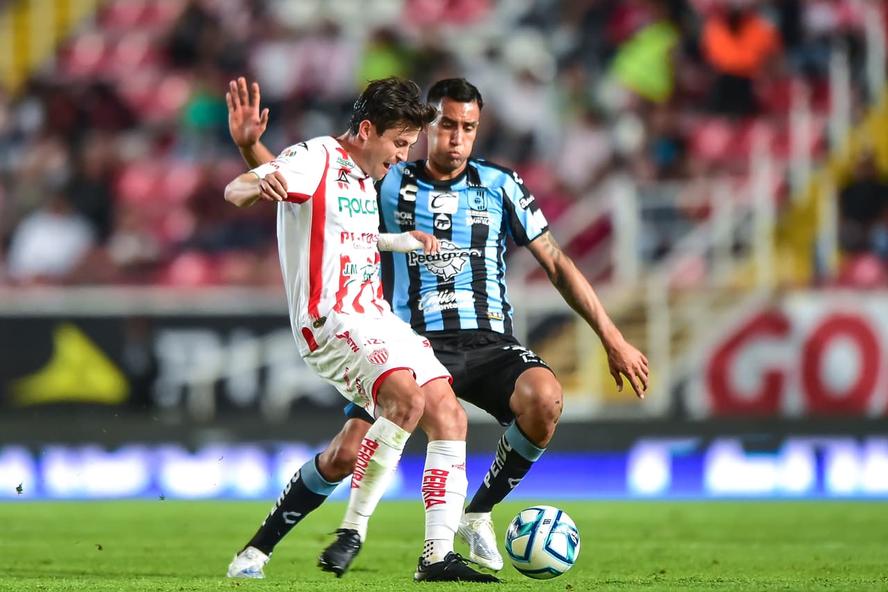 Necaxa y Gallos Blancos dividen puntos en un encuentro que terminó con emoción al límite.