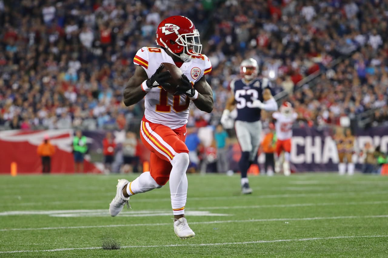 Smith completó 28 de 35 pases para 368 yardas de avance y cuatro envíos que fueron de anotación, mientras que Hunt anotó tres touchdowns.