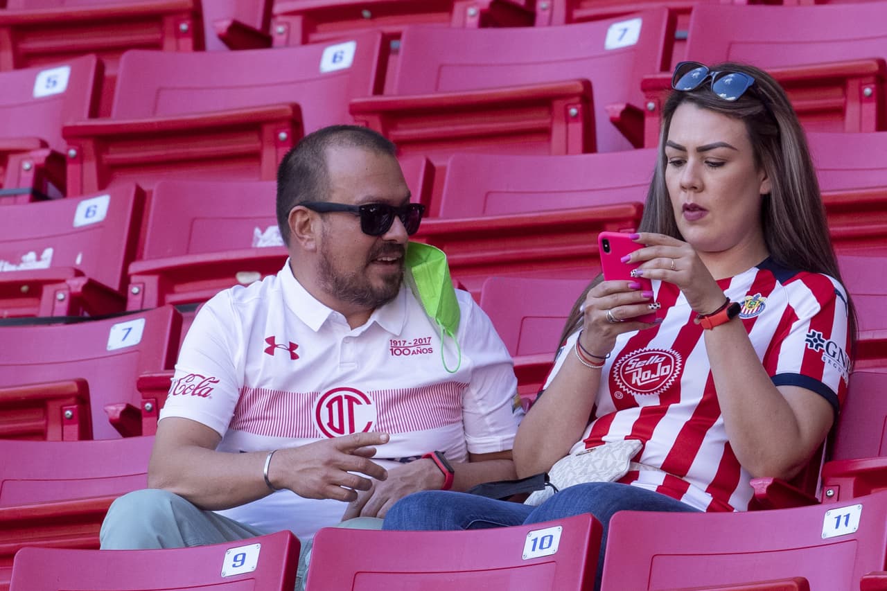 Aficionados de ambos equipos estuvieron en las gradas.