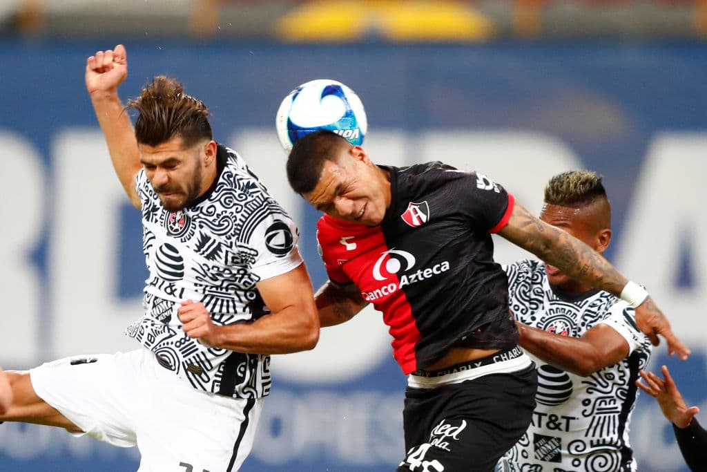 Tras la expulsión de Angulo (26’), los rojinegros jugaron con 10 hombres gran parte del cotejo. Henry Martin (39’) abrió el marcador desde el manchón penal. Hacia el final del juego, apareció Richard Sánchez (90+4’) para sellar el resultado. En la J8, América recibirá al Pachuca, mientras que Atlas visitará Toluca.