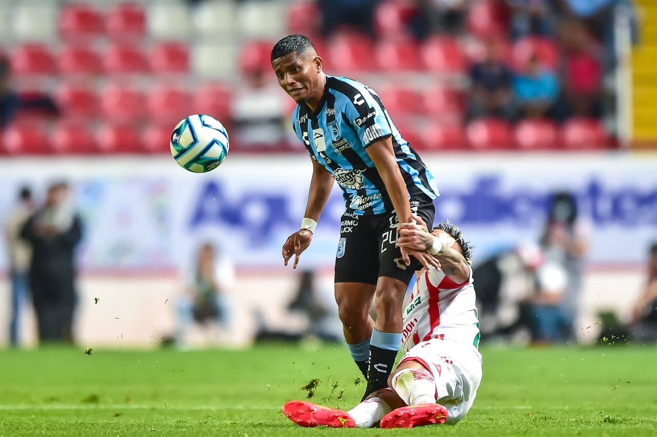 Necaxa y Gallos Blancos dividen puntos en un encuentro que terminó con emoción al límite.