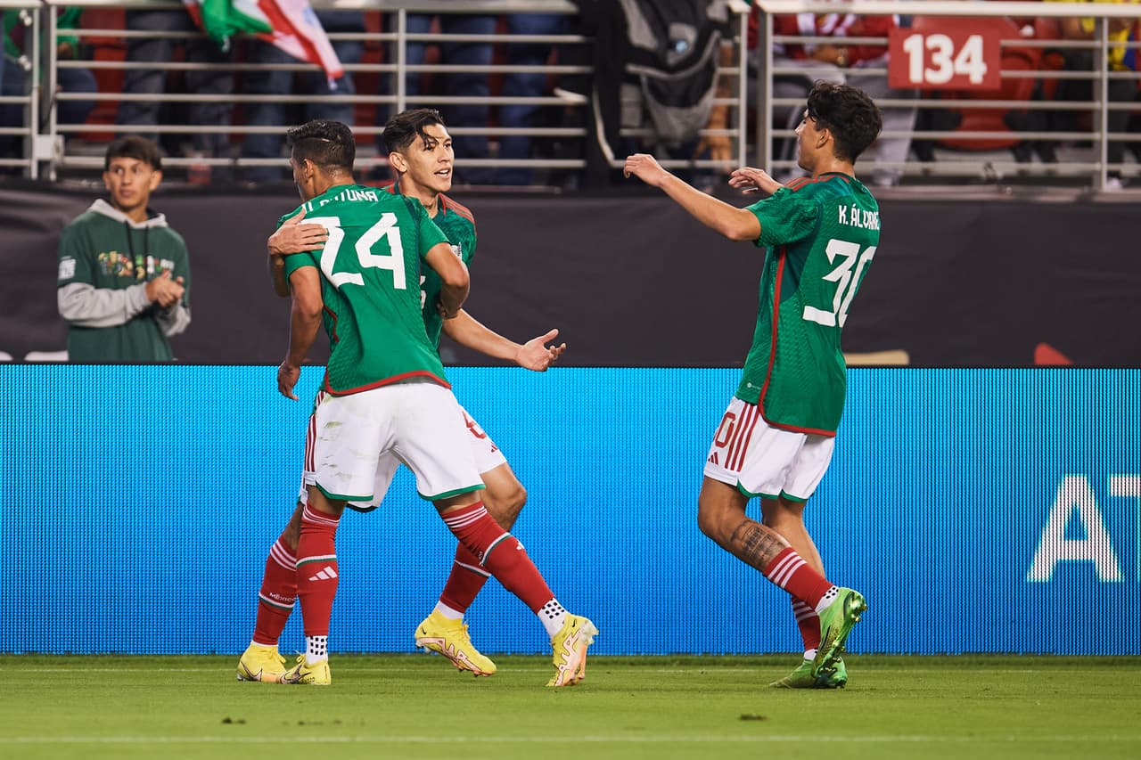 ¡Llenos de dudas! México no supo mantener una ventaja de dos goles y Colombia vino de atrás para llevarse el triunfo con un golazo de Wilmer Barrios.