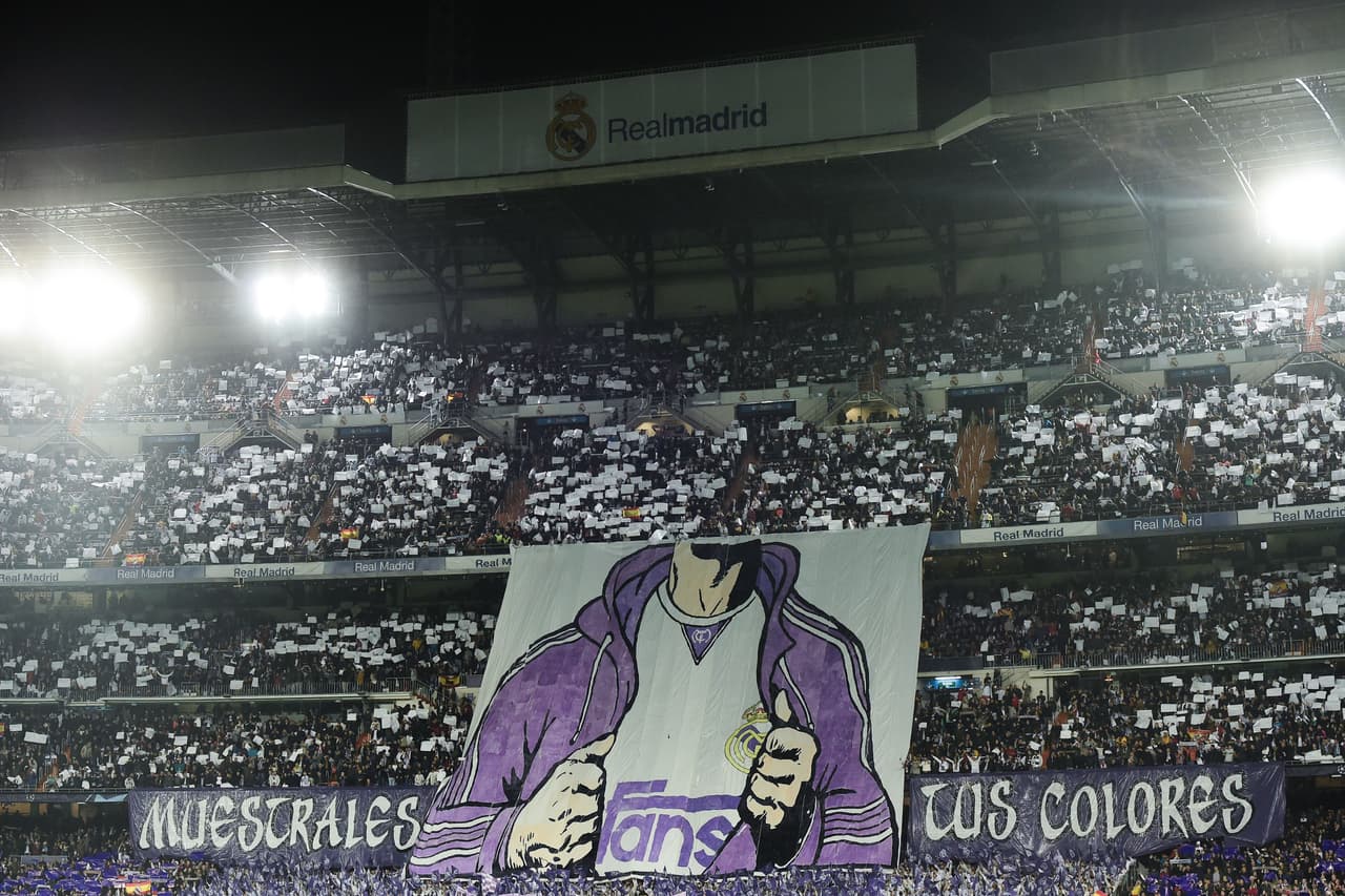Mosaico de la afición del Real Madrid mientras se escuchaba el himno de la UCL.
