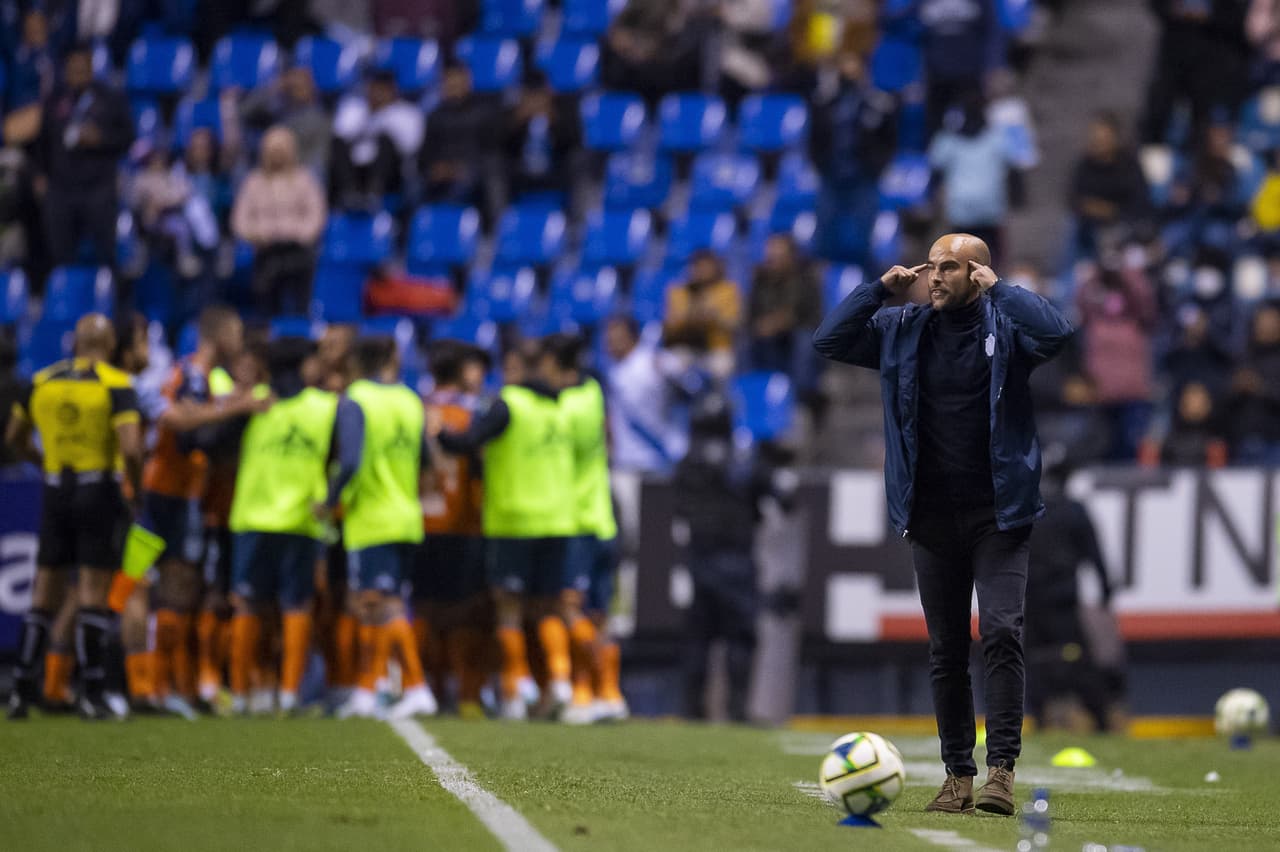 Con goles de Federico Mancuello y Guillermo Martínez, el Puebla obtuvo su primer triunfo del Clausura 2023 en la Jornada 2 al vencer al Querétaro, que se quedó con uno menos tras la expulsión de Kevin Balanta al minuto 8.