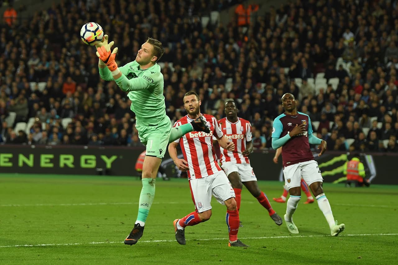 Los visitantes supieron contener la iniciativa del local en el ataque.