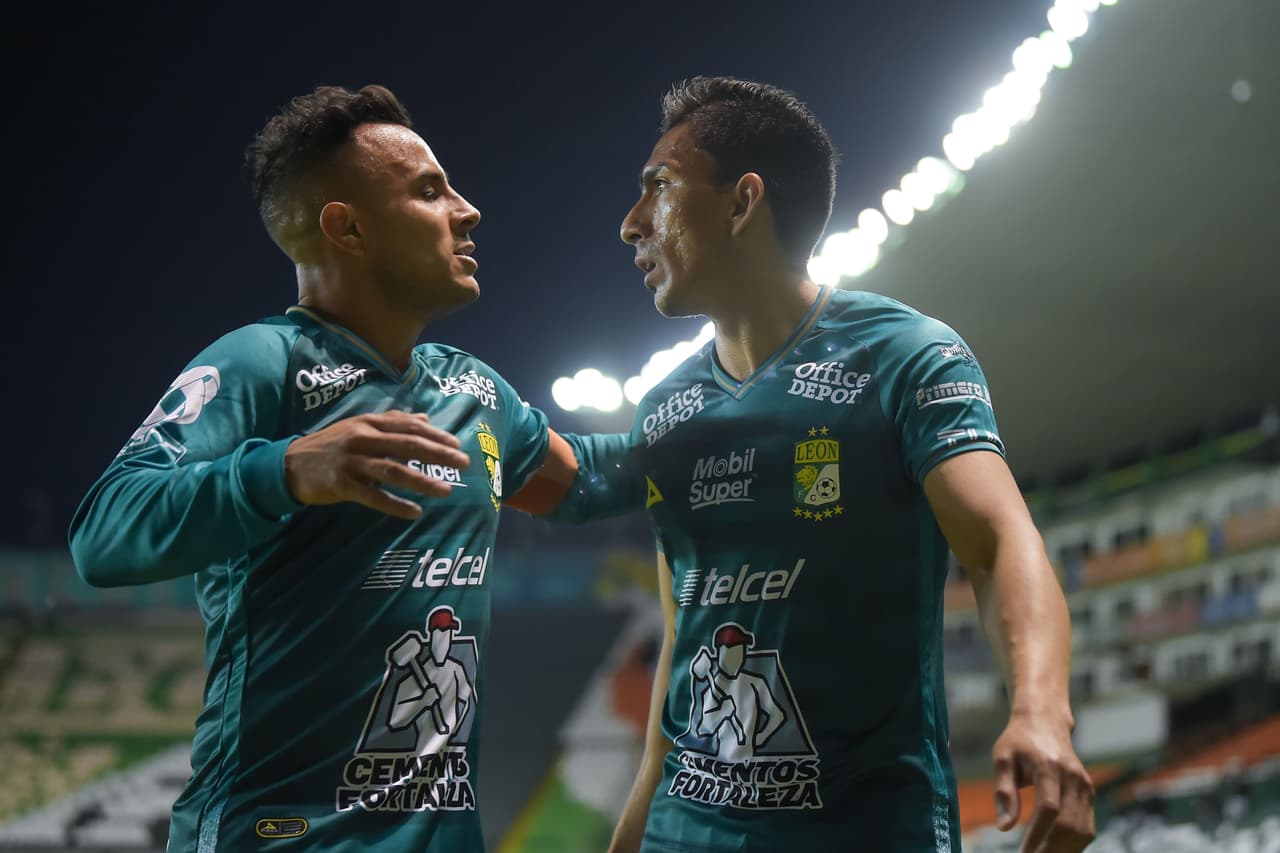 Maximiliano Perg (5’) clavó un autogol que adelantó al León y Ángel Mena (30’) creció la ventaja. George Corral salió expulsado a los 51’ de juego.