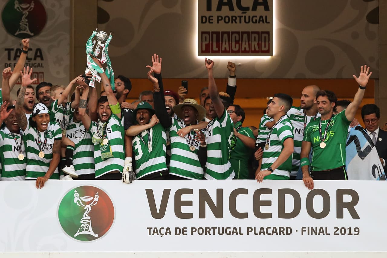 El Sporting celebra la conquista de su título número 17 en la Taça de Portugal, primero desde la Temporada 2014-15.