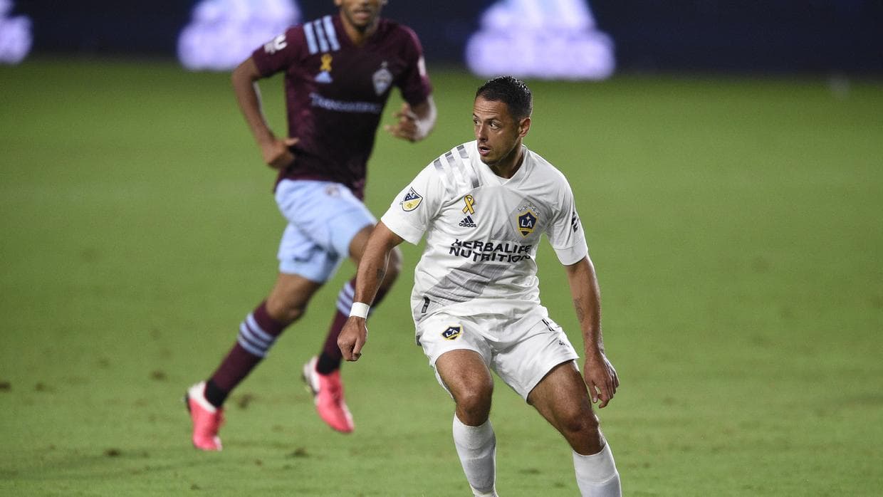 Pineda defiende a ‘Chicharito’ y culpa a las lesiones de su mal rendimiento