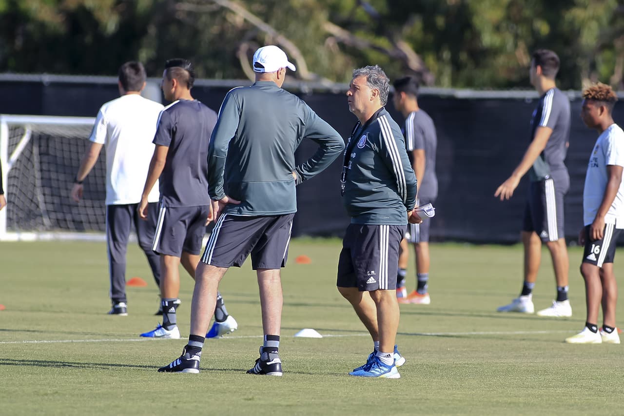 La Selección Mexicana realiza sus últimos ajustes en Los Ángeles (California) con miras a su debut, el primer partido en un torneo oficial con Gerardo Martino como técnico, contra Cuba por el Grupo A de la Copa Oro.