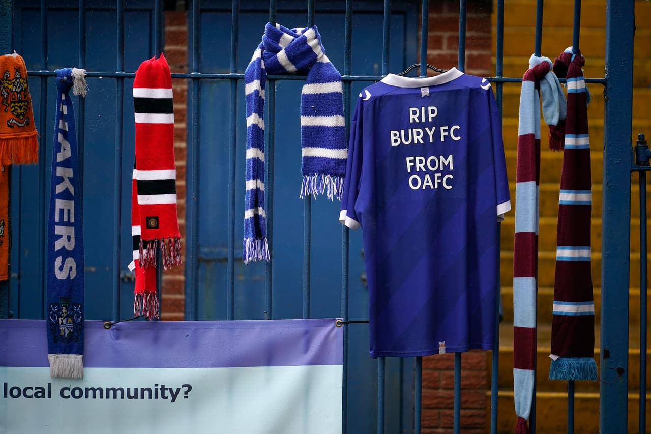 Otro equipo Gran Mánchester es el Bury FC, equipo que no corrió con la misma suerte y fue desafiliado en las últimas horas a causa de que no encontraron comprador.