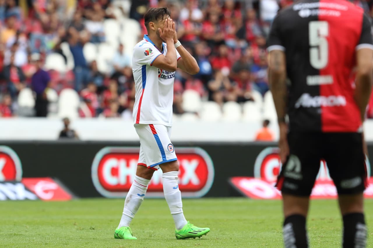Atlas sumó su primera victoria en el Apertura 2022 ante Cruz Azul en la Jornada 3 con goles de Ozziel Herrera (10'), Jeremy Márquez (70') y Julián Quiñones (82'), mientras que La Máquina se quedó cerca de empatar tras abrir el marcador vía Santiago Jiménez (21') y Cristian Tabó (86').