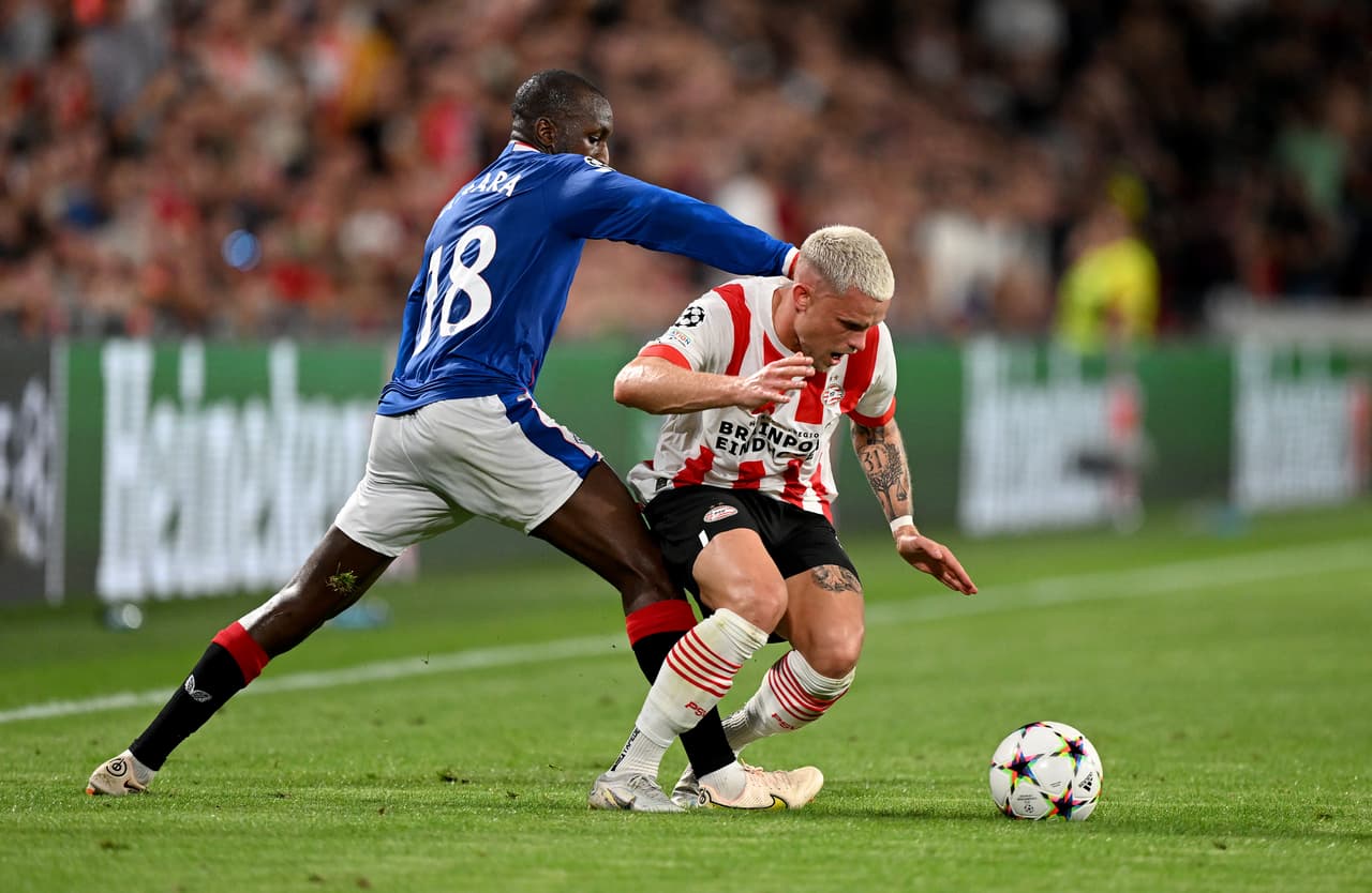 Rangers se impuso con un gol de Antonio Colak, quien aprovechó un error de la defensa del PSV Eindhoven.