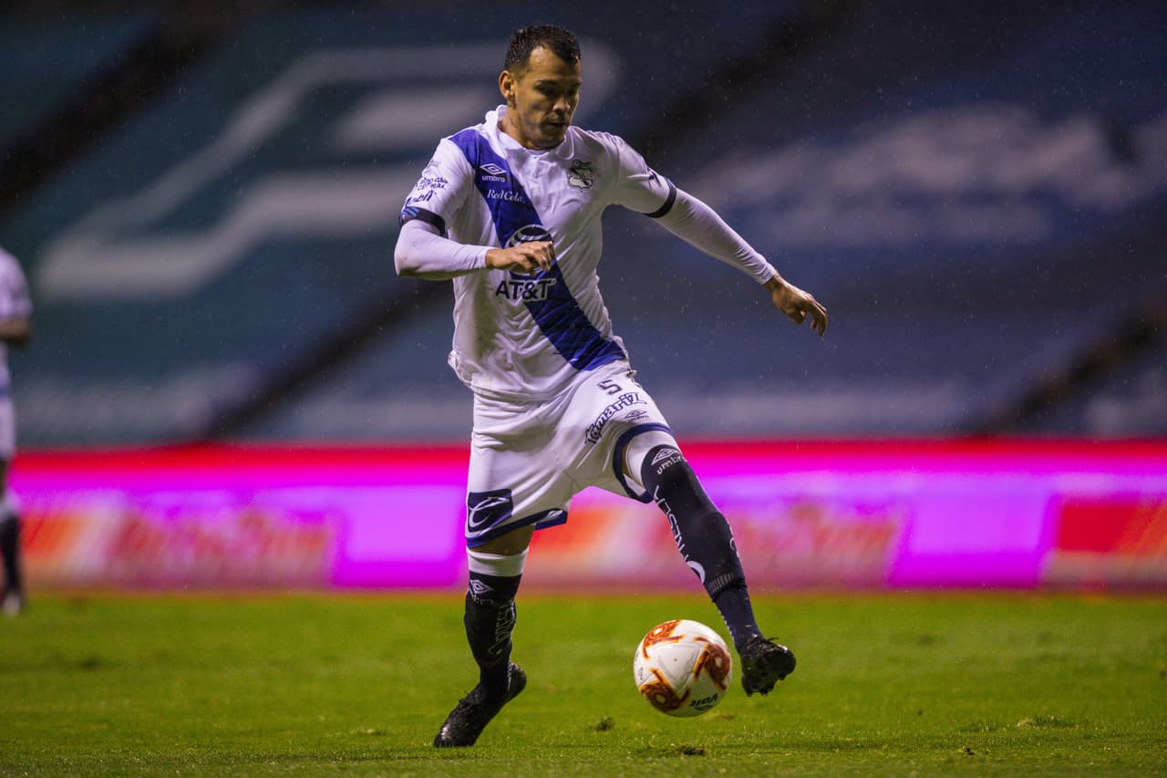 Puebla sigue tocando la puerta, pero las Águilas empiezan a ser peligrosas en el contragolpe.