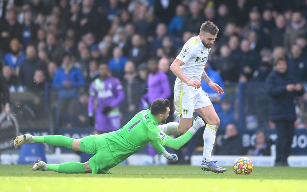 Tottenham pasa por encima del Leeds United 0-4, Manchester United no puede con Watford y empatan 0-0 y el Manchester City vence 0-1 al Everton.