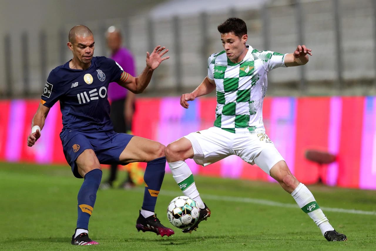 Porto logra el empate ante el Moreirense FC 1-1 durante la Jornada 29 de la Primeira Liga. Nahuel Ferraresi marcaba el primer tanto para los de Moreira y, de último minuto, Mehdi Taremi logró empatar el encuentro, logrando la repartición de puntos. El mexicano Jesús 'Tecatito' Corona fue titular durante el encuentro.