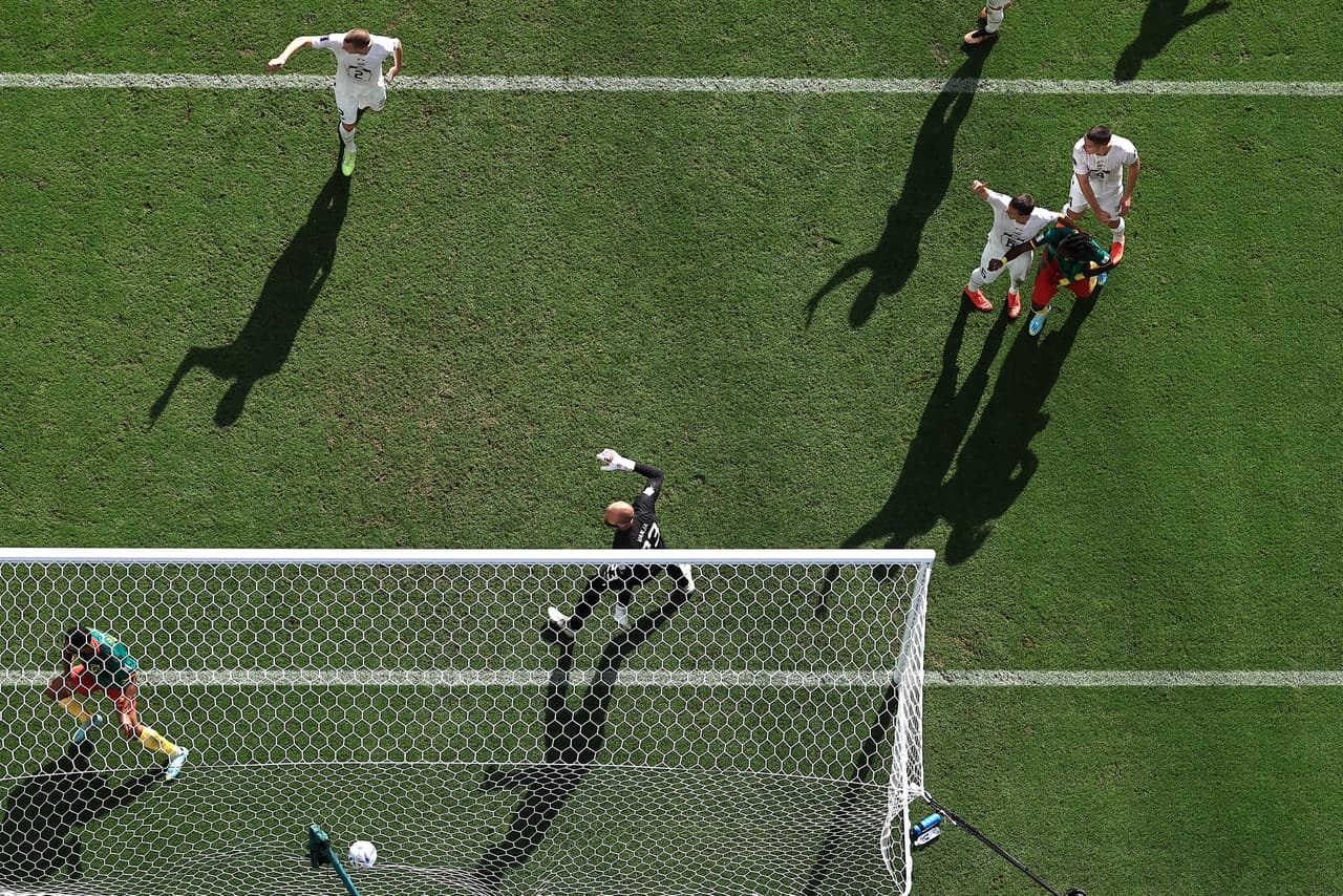 Camerún se negó a registrar su segunda derrota y empató con Serbia en un partido plagado de goles en el cierre de la segunda jornada del Mundial Qatar 2022.