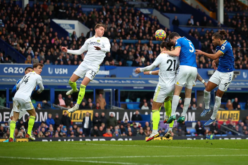 Manchester United tropieza y empatan 1-1 con el Southampton, Manchester City pasa por encima del Norwich City 0-4, Brentford empató 0-0 con el Crystal Palace, Everton golea 3-0 al leeds United y Watford cae en casa 0-2 con el Brighton & Hove Albion.