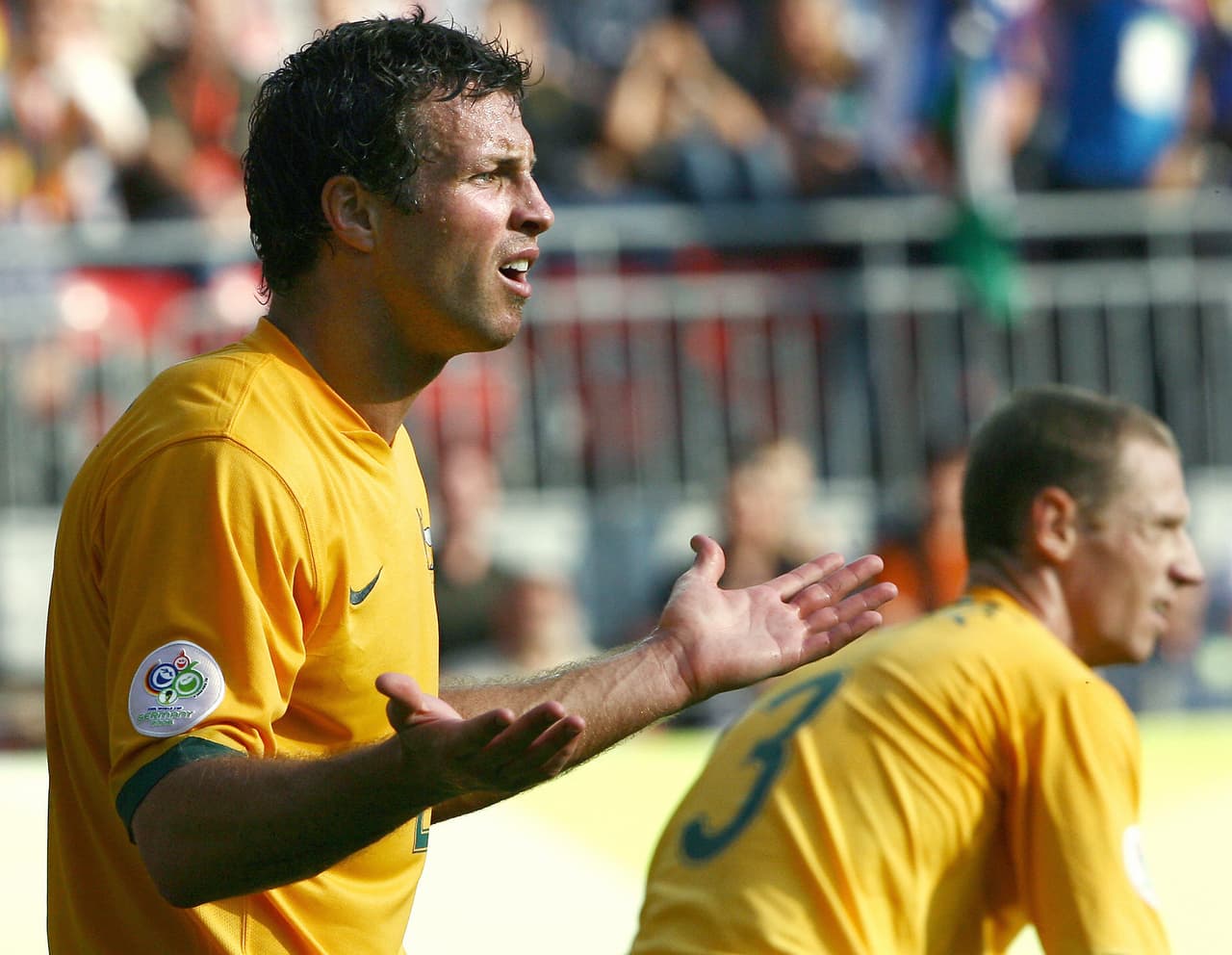 La misma duda que tuvo Neil, el jugador a quien le pitaron el penalti, la tuvo el mundo del fútbol y muchos advertían que el árbitro "se la inventó".