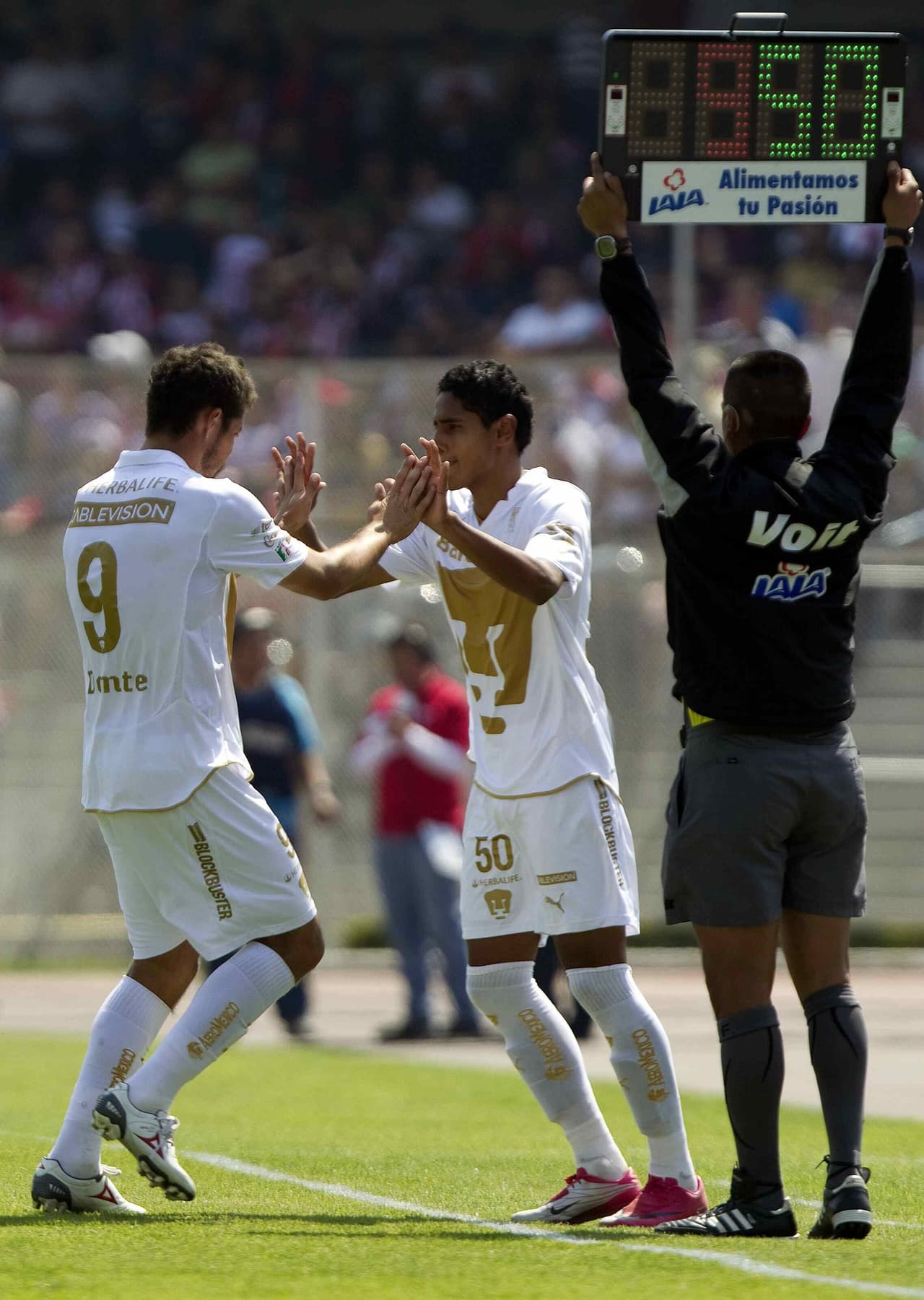 Junto con Emilio Orrantia y Diego de Buen, David Izazola era el
<b>recambio generacional </b>en el Club Universidad.