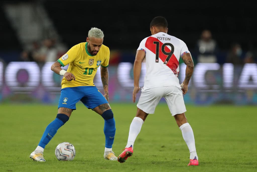 Perú no logra meter ni las manos y Brasil se los hace pagar caro con una golead a de 4-0.