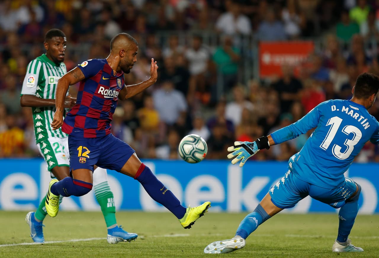 Otro canterano que no cumplió las expectativas. El gran problema de Rafinha han sido las graves lesiones, por ello ha salido una y otra vez, actualmente está a préstamo en el Celta de Vigo.