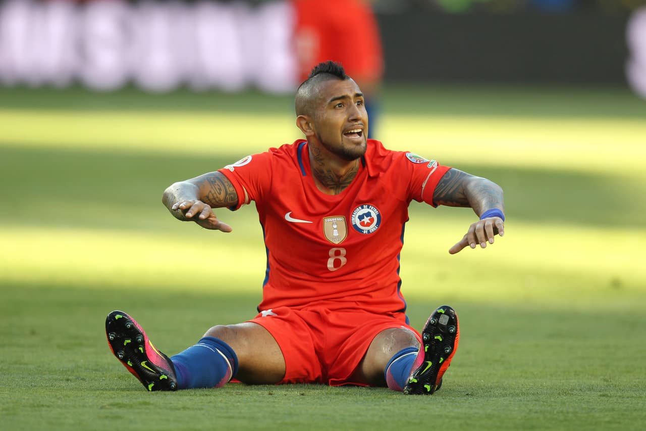 Arturo Vidal no podrá jugar ante Colombia por suspensión.
