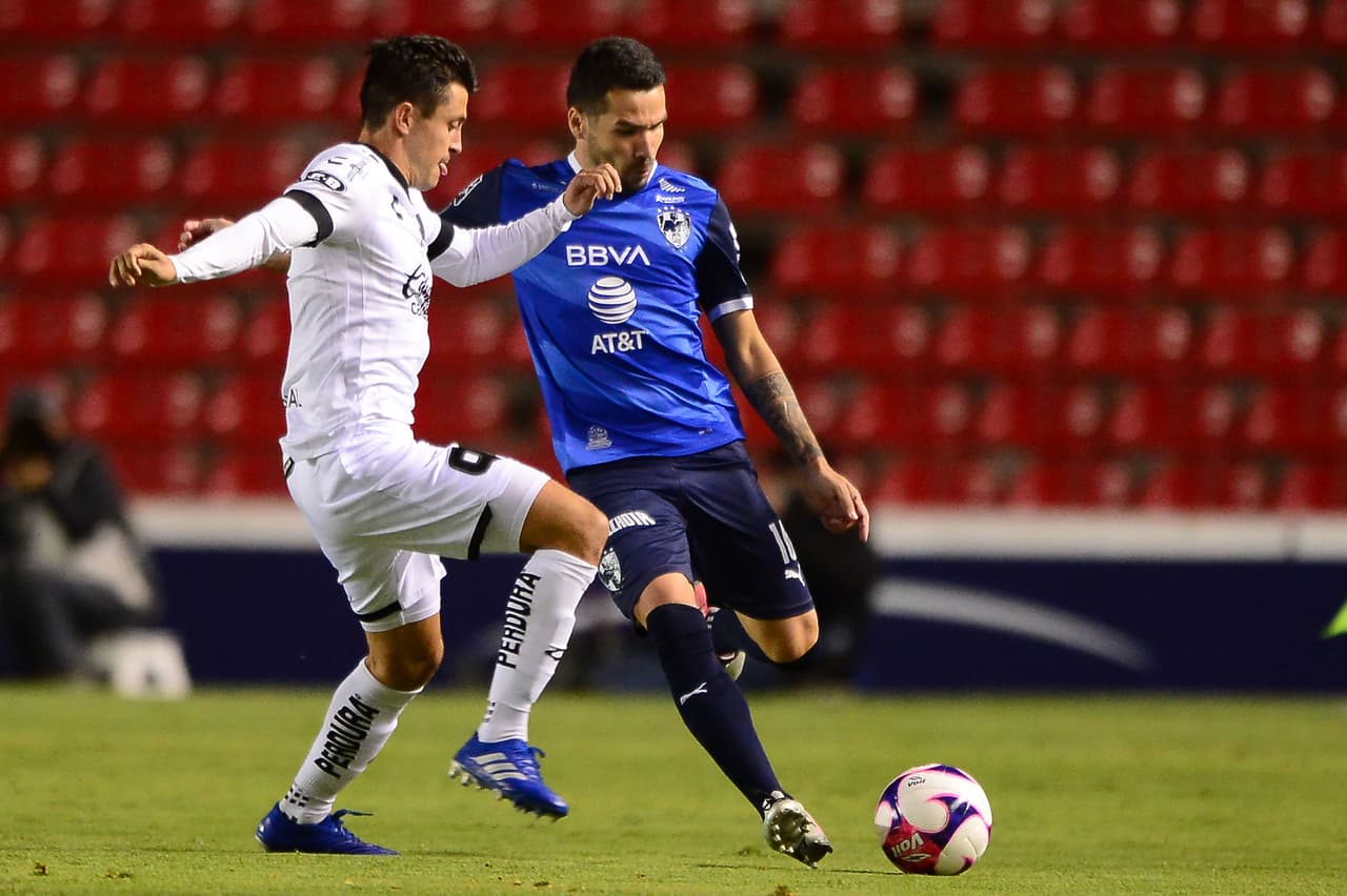 Monterrey controla el partido, pero las llegadas del Querétaro son muy peligrosas.