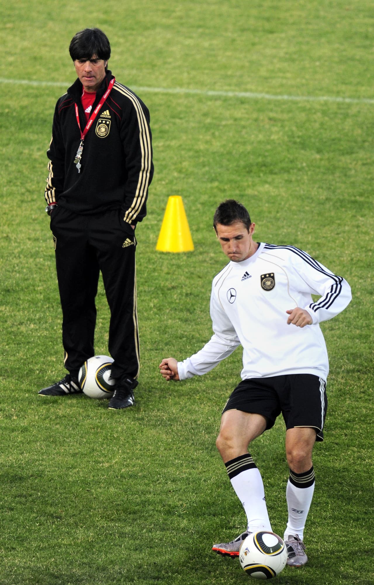 A pesar de que Löw observa las modas europeas, como jugar con 'falso nueve', siempre consideró a Klose como goleador nato para los momentos duros.