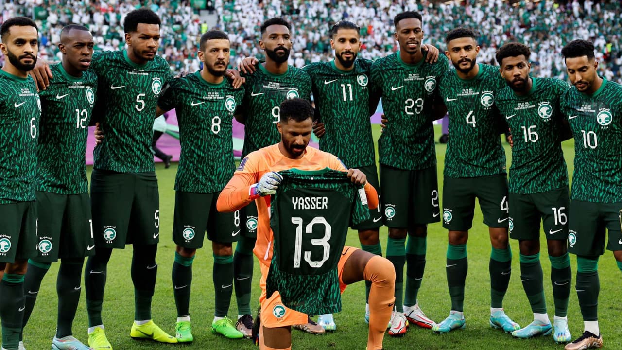 Arabia Saudita rinde homenaje a Yasser Al-Shahrani en partido ante Polonia