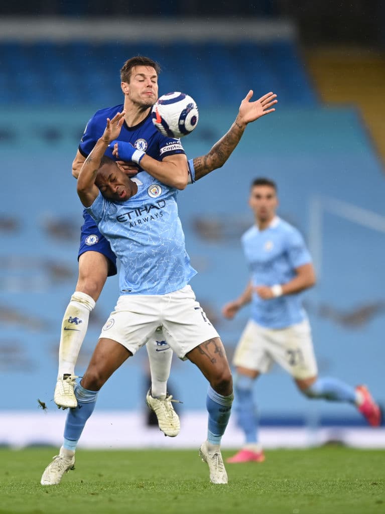 Al minuto 90+2, Marcos Alonso le da la victoria 1-2 al Chelsea y los Blues ya son el tercer lugar en la tabla de la Premier League.