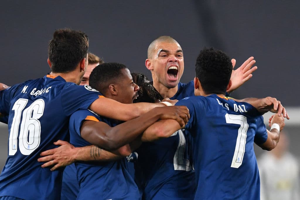 Juventus queda eliminado, por tercer año consecutivo, de la UEFA Champions League. Esta vez el Porto hizo la hazaña y, en tiempo extra, con gol de Sergio Oliveira, calificó a su equip a cuartos de final. El mexicano Jesús 'Tecatito' Corona, fue titular y participó durante todo el encuentro. El marcador del partido fue 3-2, pero fue el global el que le dio el pase a los 'Dragones Azules'.